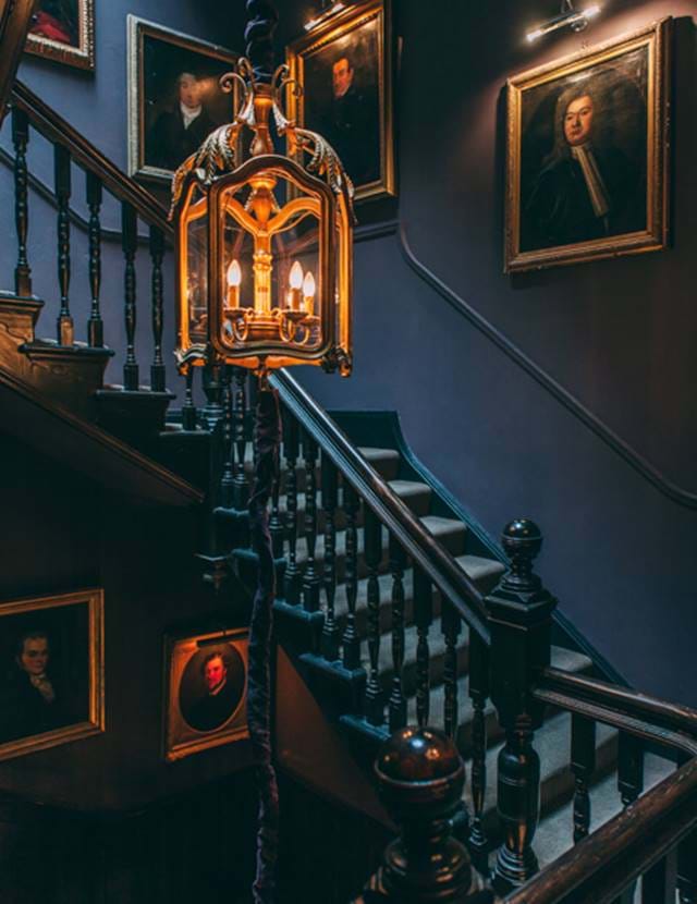Chandelier and staircase at 11 Cadogan Gardens